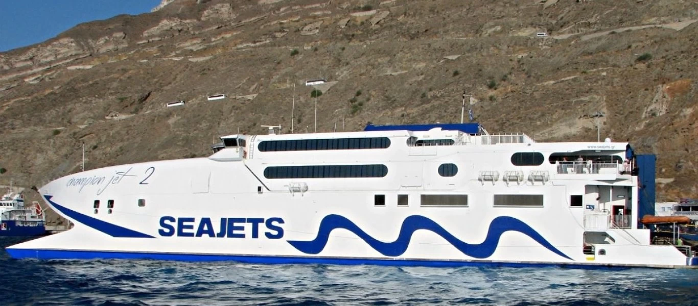 Βλάβη στον καταπέλτη πλοίου στη Σύρο